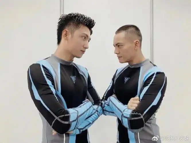 黄景瑜和内娱正常男性体格对比,不愧是内娱第一alpha