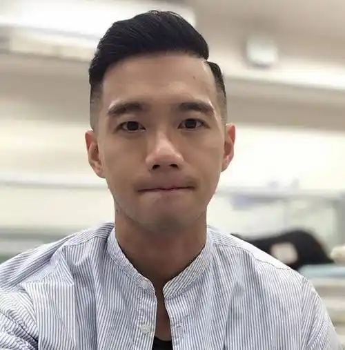 30岁男生的精致发型清爽干净不会闷热夏季满满的帅气时尚感