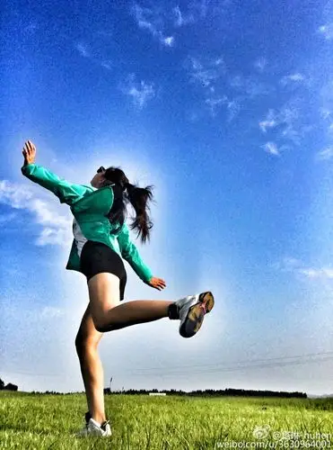 草原姑娘示范空中一字马获得著名舞蹈家赞扬