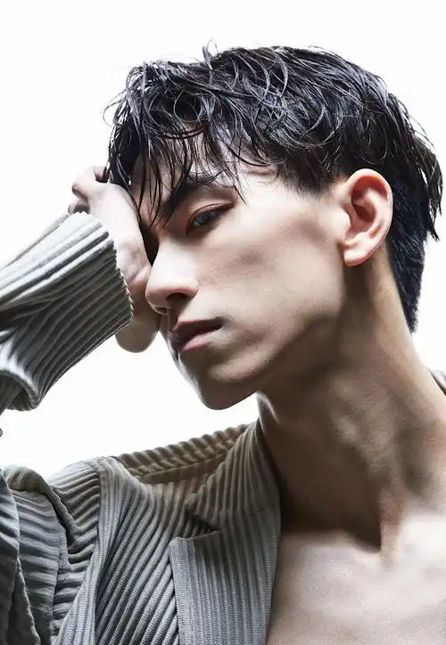 俞彬硬汉风帅气写真