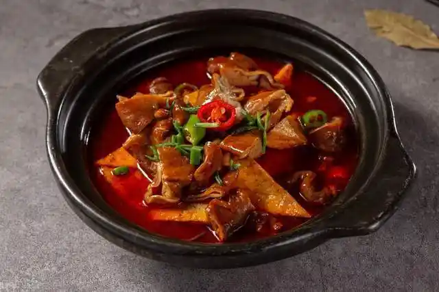 江苏——臭豆腐肥肠煲