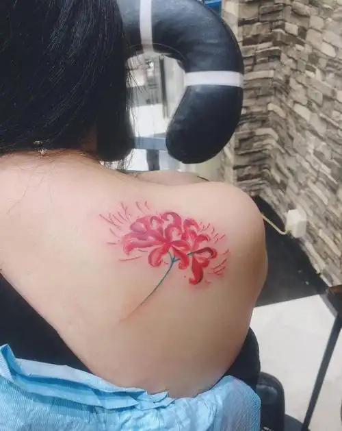 彼岸花纹身图片_肩部纹身图案