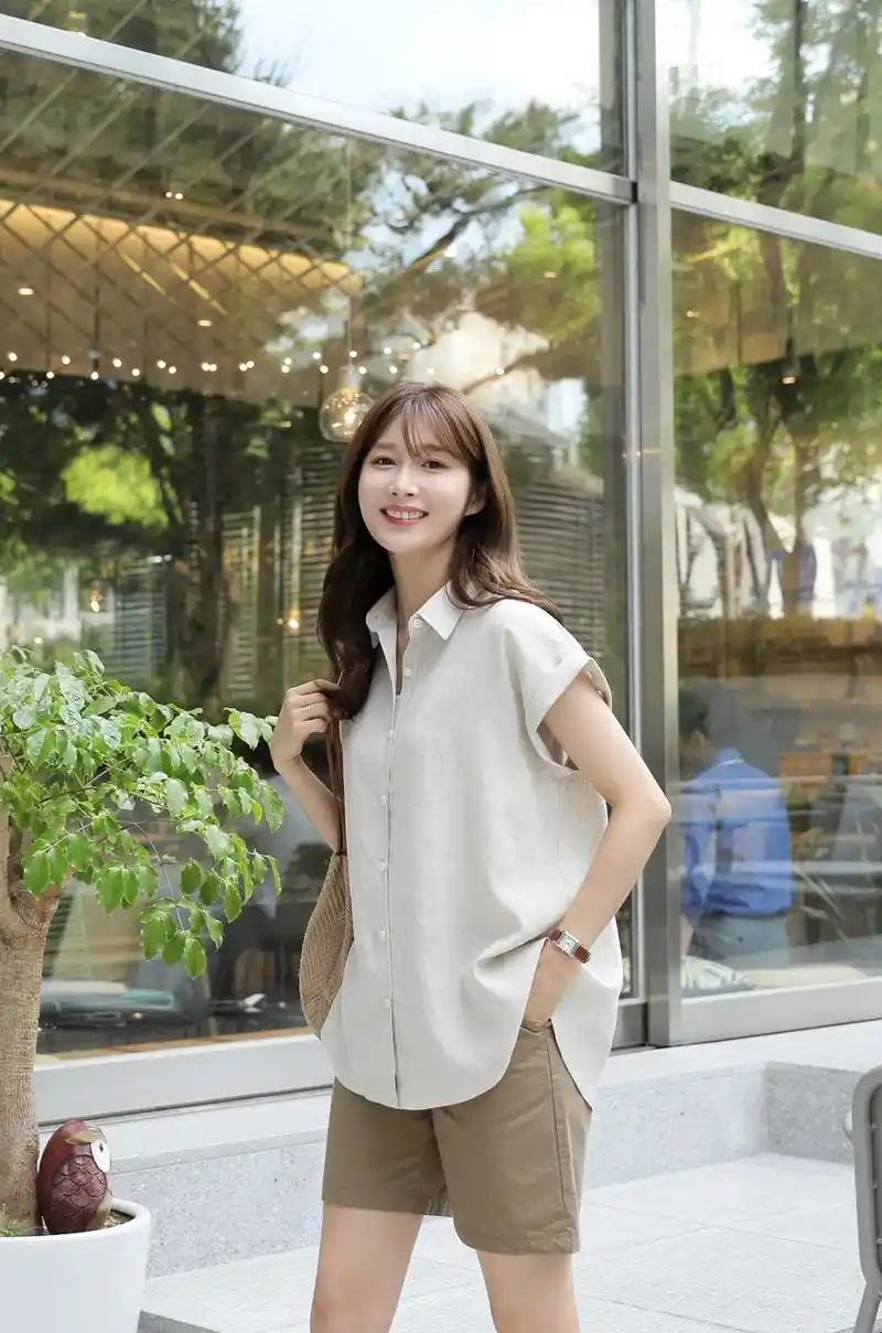 素雅的亚麻衬衫,很有职业感的搭配