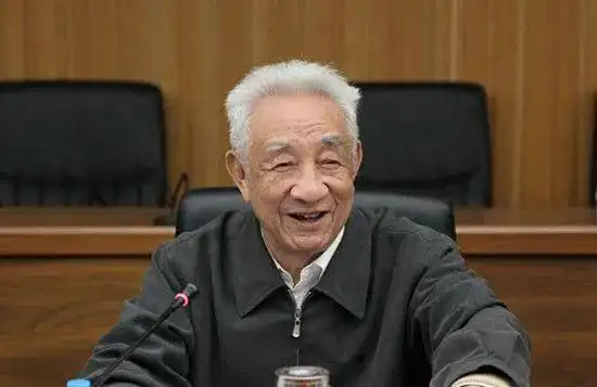 原南通市委书记吴镕回忆文章就汤下面克服内耗