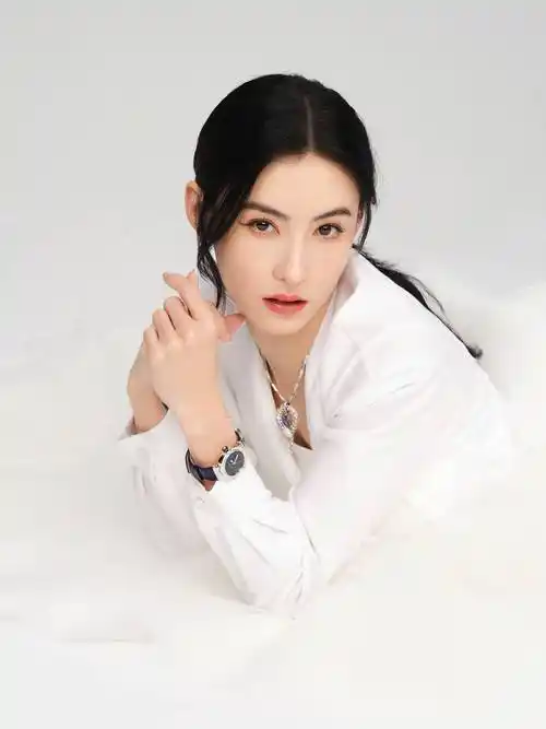 41岁张柏芝穿白纱裙淡雅知性颜值冻龄超养眼