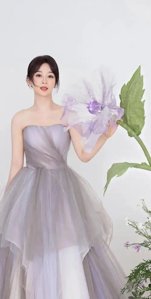 杨紫大婚纱玫红色大气浪漫唯美勾勒出轻盈曼妙的身姿