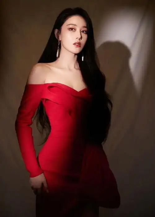 张馨予拍绝美性感大片,首次曝光真实身高和体重,难怪身材那么好|长腿