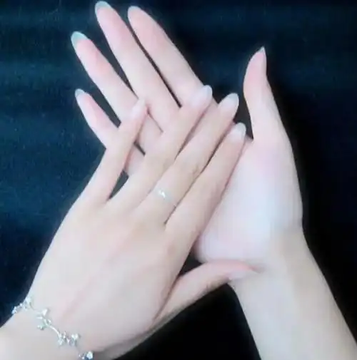 在拥有一张天使般的容颜以后,每个女人也想要拥有一双白皙娇嫩的手