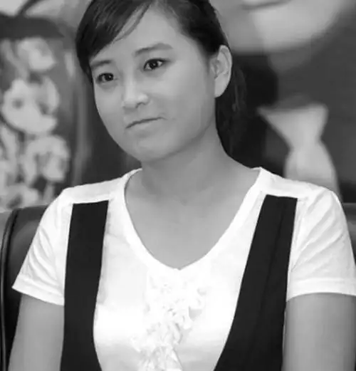 看了贾玲十年前的照片还真是个美人网友这些年都经历些什么