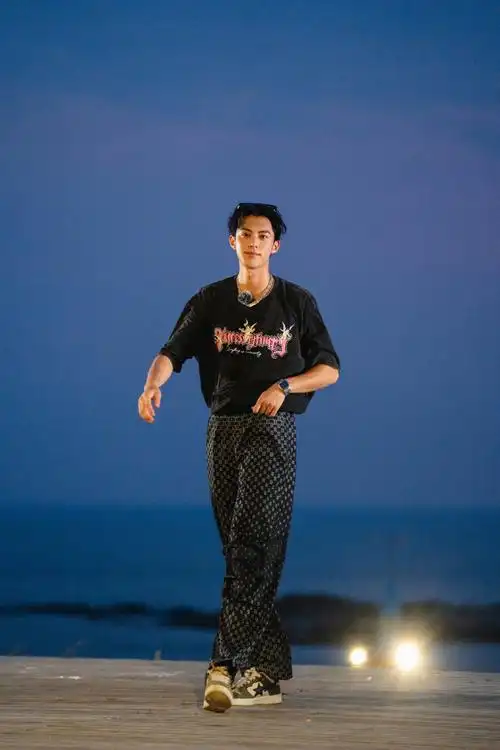 王鹤棣你的脚趾累吗##王鹤棣脚趾累吗