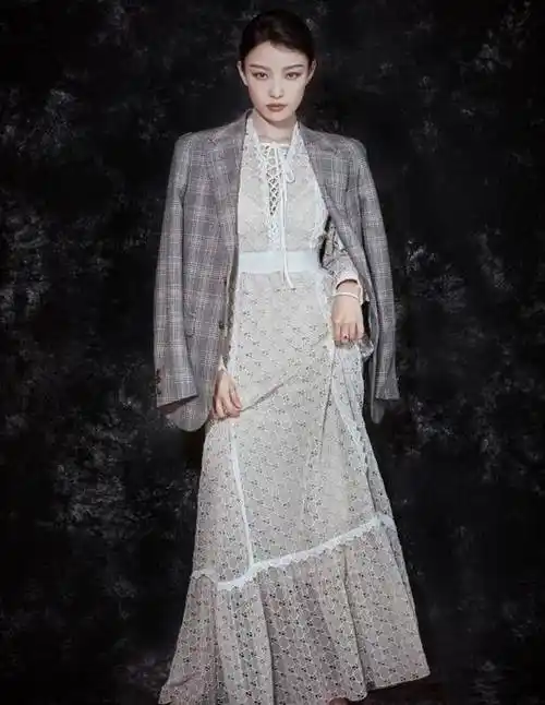 倪妮不算是第一眼美人,但是看上去很舒服,穿衣特别有腔调_西装_白色