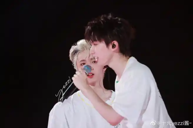 你正看向我@时代少年团队长-马嘉祺@时代少年团-刘耀文