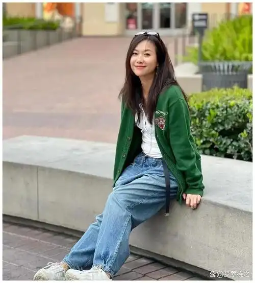 穿搭女王徐静蕾:从文艺到时尚,她的秘密武器是什么?