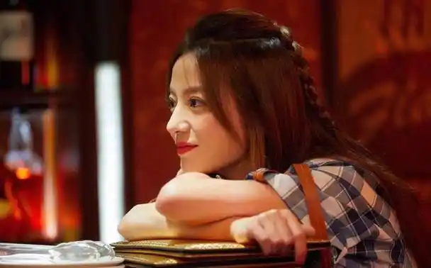 秦昊赵薇新戏预告(赵薇秦昊新剧学区房官宣)(1)