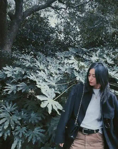 拍照技巧:普通人的日常生活照怎么拍好看?跟着刘雯学!_画面_人像_自然