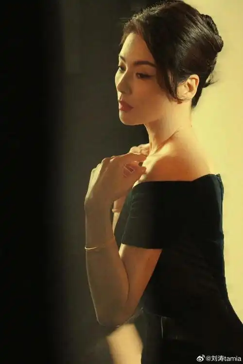 赵露思的括弧刘海是圆脸的本命刘海