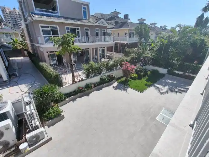 三亚湾海边独栋别墅 鲁能游艇 豪装9房 通透明亮 超大花园