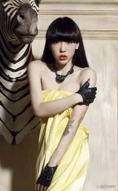 自大嚣张的歌手吴莫愁,最终为她那独特又张扬的个性付出了代价