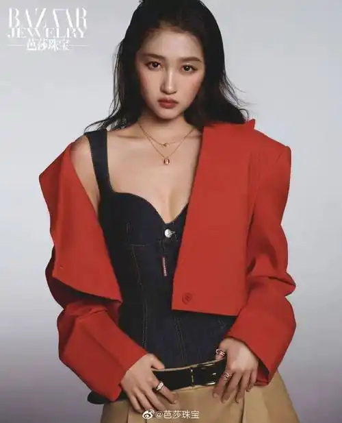 原创关晓彤飒爽御姐写真大秀事业线雪肤玉貌太性感美艳