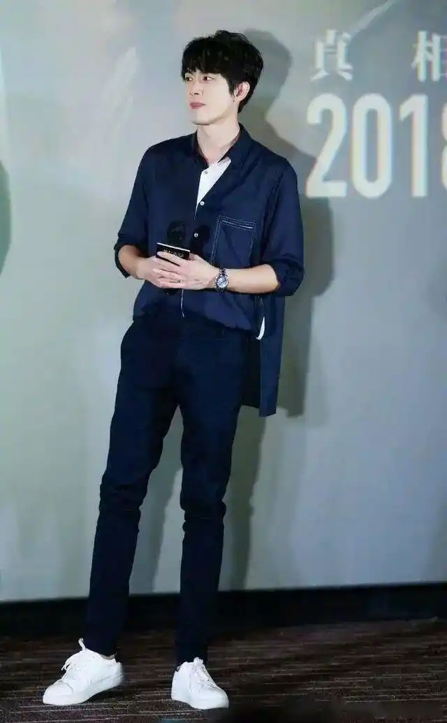 林更新宽肩细腰大长腿,男明星中"腿精"是你!九亿少女的梦