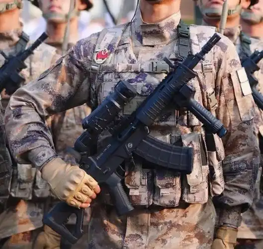 新型携行具近些年来,除了解放军自己装备的携行具,不少国产单兵战斗