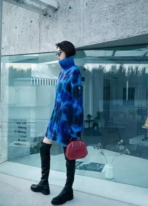 唐艺昕婚后状态更胜从前穿毛衣裙配高筒靴满屏霸气挡不住