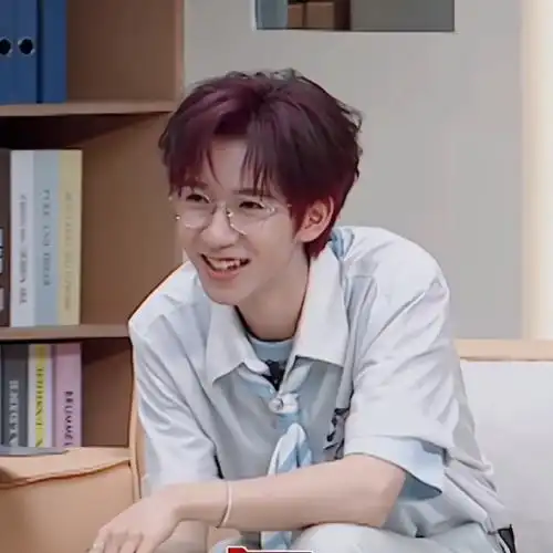 贺峻霖 令人心动的offer5##贺峻霖offer5认真得仿佛上课