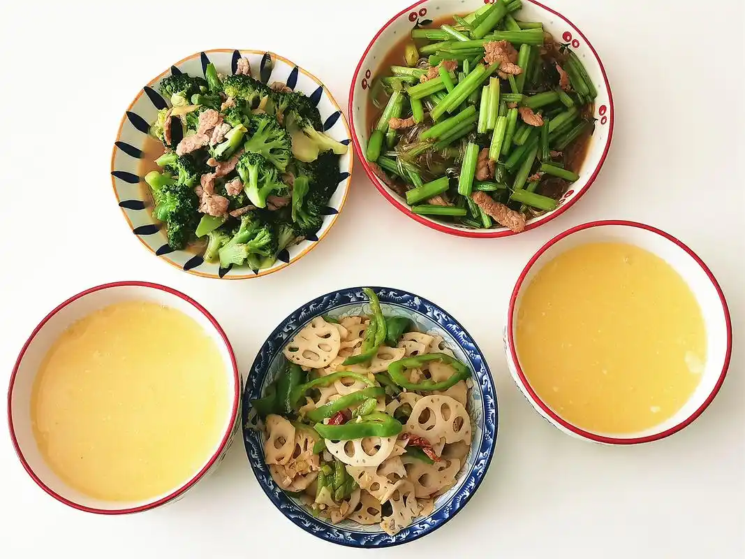 上班族的三菜午餐全是快手菜网友喜欢的就是这家常的味道