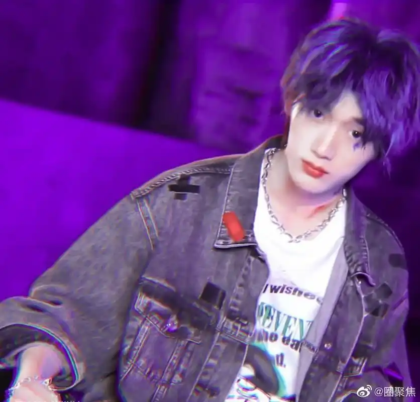 丁程鑫是各种发色都可以hold住的帅哥啊[期待]果然脸长得好看什么发型