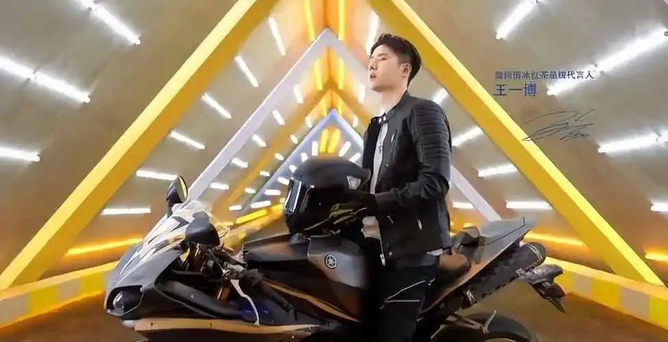 2022年以来,王一博开始专心投入事业,闭关拍戏,几乎都没有什么日常