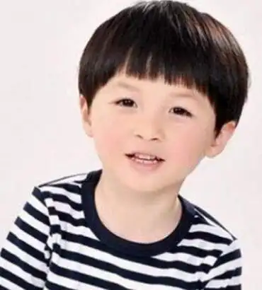 大圆脸宝宝发型图片 大圆脸男宝宝这样扎发型很迷人(3)