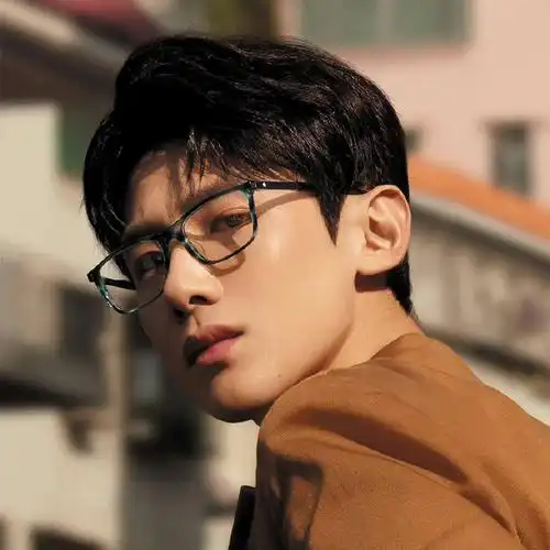 白敬亭淋雨神图##谁来救救白敬亭