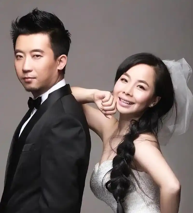 有一种"恩爱"叫王二妮和李飞,结婚9年后,令内娱夫妻刮目相看