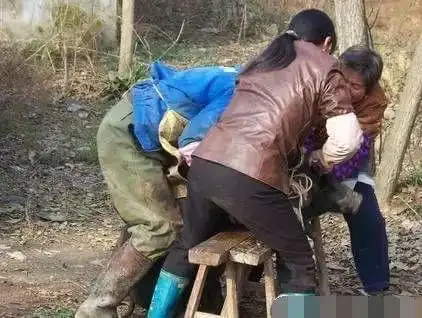 农村的女屠夫杀猪手法十分了得母亲却担心女儿没人敢要