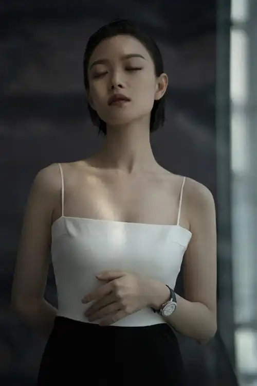 因此,最大的可能是倪妮当时拍摄这些照片是为了发给某人.