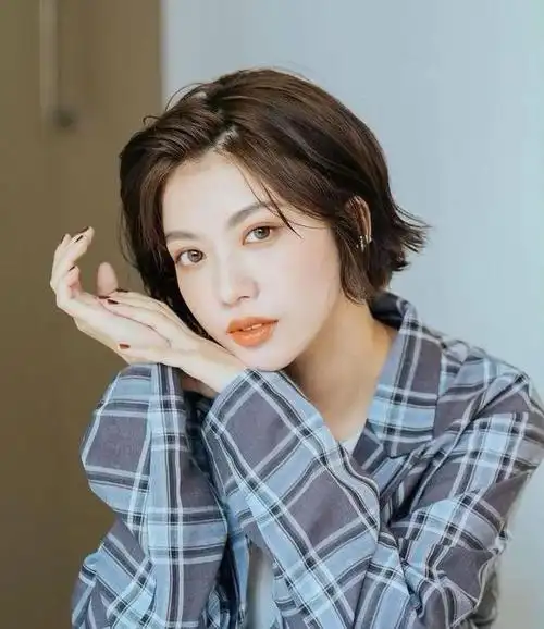 流行发型抢先看,每一款都魅力尽显|短发|微卷|减龄|知性|空气刘海_网