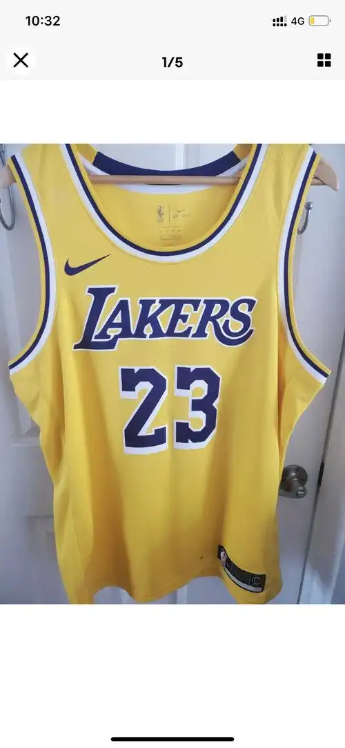 詹姆斯湖人球衣真假