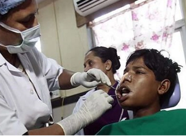 世界上牙齿最长的人长17cm的巨牙是假新闻最长367cm