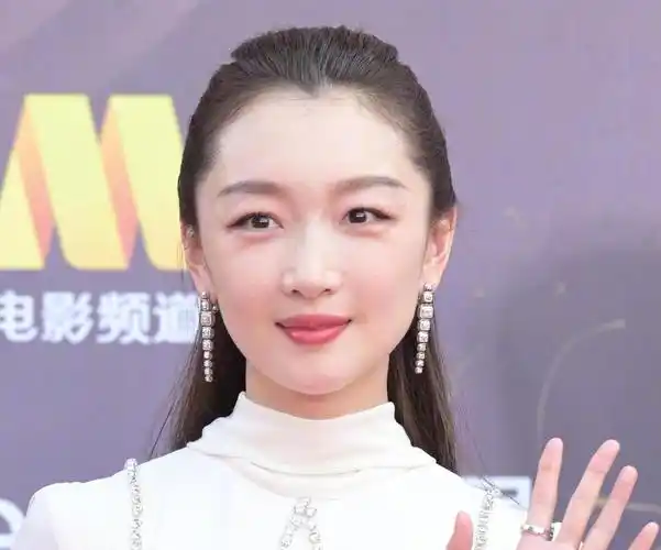 周冬雨眼肿,王一博长痘,张子枫眼妆花了_腾讯新闻