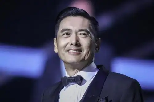 笑起来满脸皱纹,63岁的周润发却是最帅的男人,永远的许文强