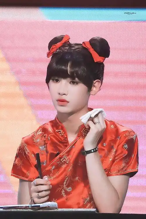 黄明昊超话cos的春丽已经在我心中封神了好想我们限定小春卷~#令人