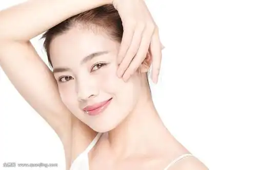 皮肤敏感人,若想要美白肌肤,美白产品一定要选用温和型的,以免美白