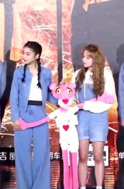 宋雨琦杨颖再同框,穿厚底鞋不比她矮,但撞衫就暴露真实身高!