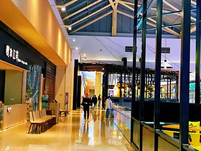 柏威年购物中心