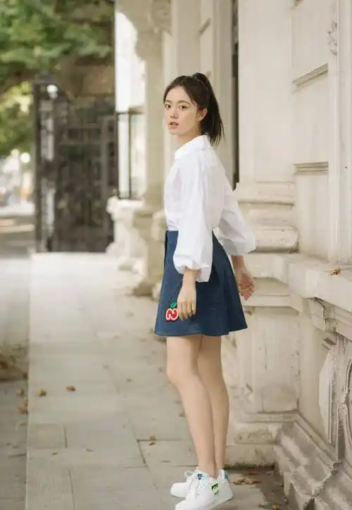 原创国民闺女赵今麦晒美照上大学不到半年头发长了气质也变了