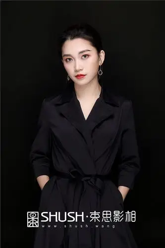 束思/形象照