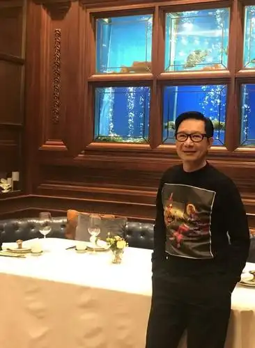 刘培基迎七十大寿冻龄似精神小伙圈内仅一人出席一生未婚无子