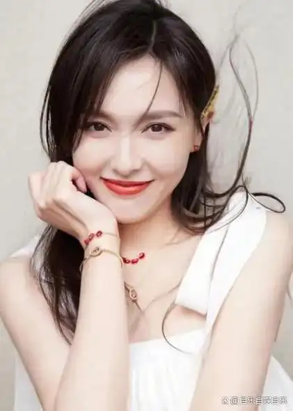 唐嫣20年前旧照流出,十分青涩