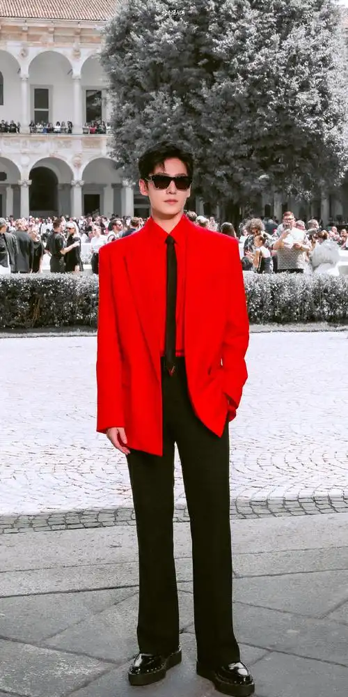 杨洋米兰时装周