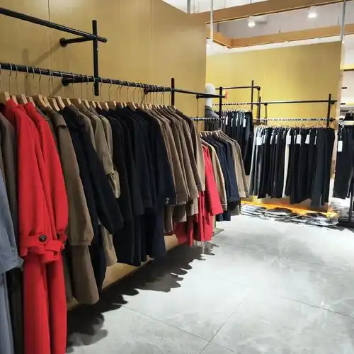 天寒地冻,本店新上大量新款男女羽绒服!欢迎选购!地址,瑞鸿酒 - 抖音